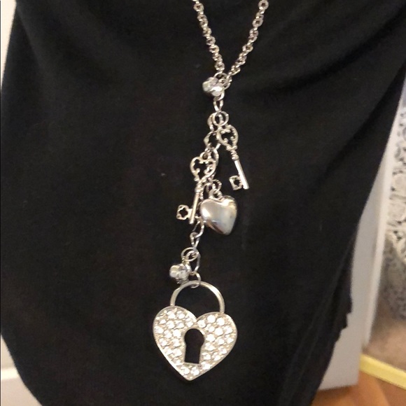 NWOT Key To My Heart Necklace - Picture 5 of 6